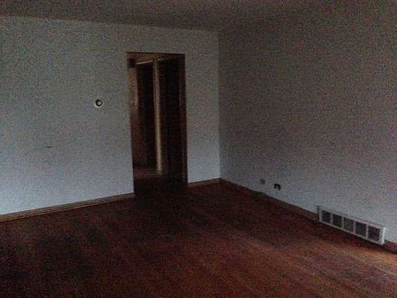 4th image of 13625 S School St