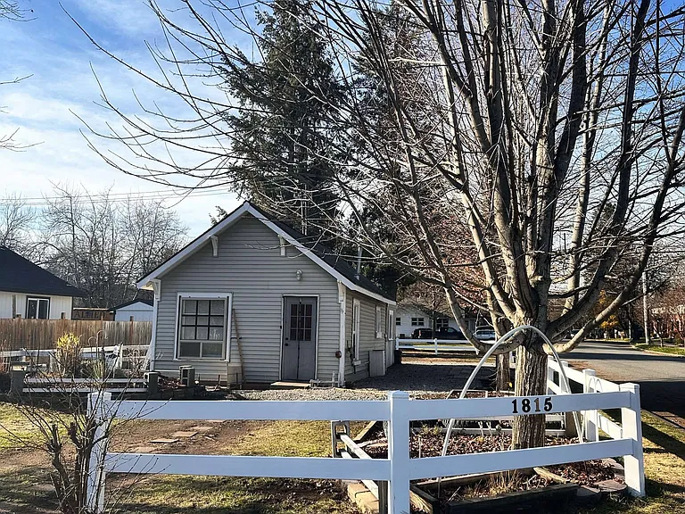 1815 N Medina St — Photo 2