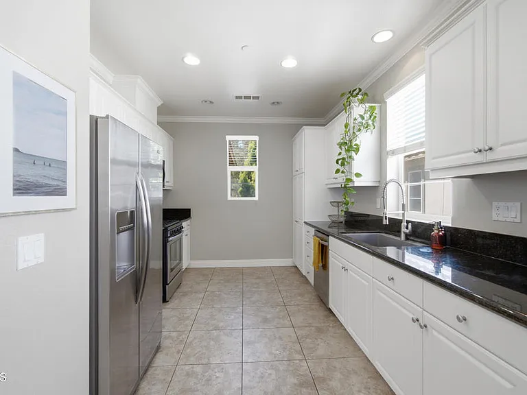 3146 N Ventura Rd — Photo 11