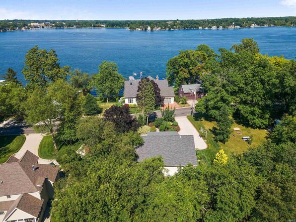 1210 Country Club Dr, Warsaw, IN 46580