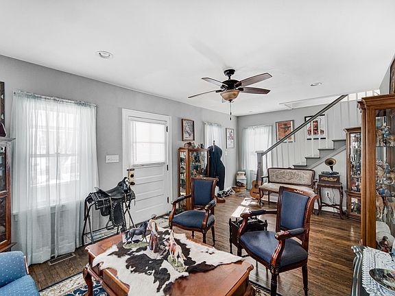 5th image of 3832 Missouri St