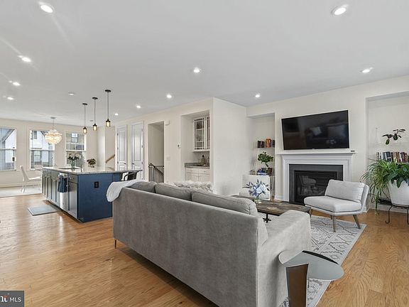 3rd image of 8107 Zoe Pl