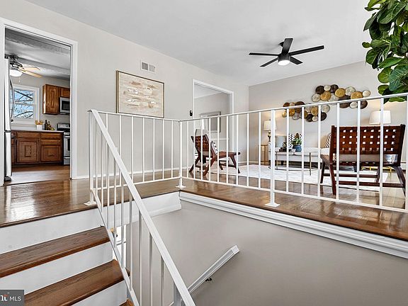 4th image of 3761 Del Mar Dr