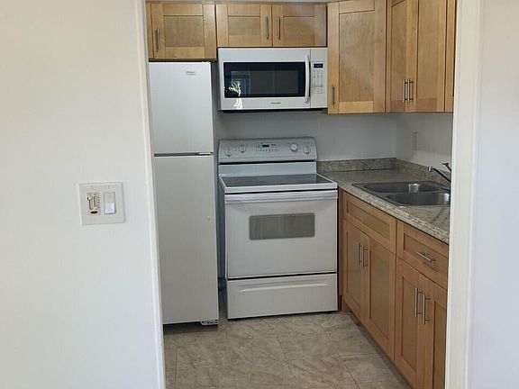 4th image of 284 Coventry E #284-L
