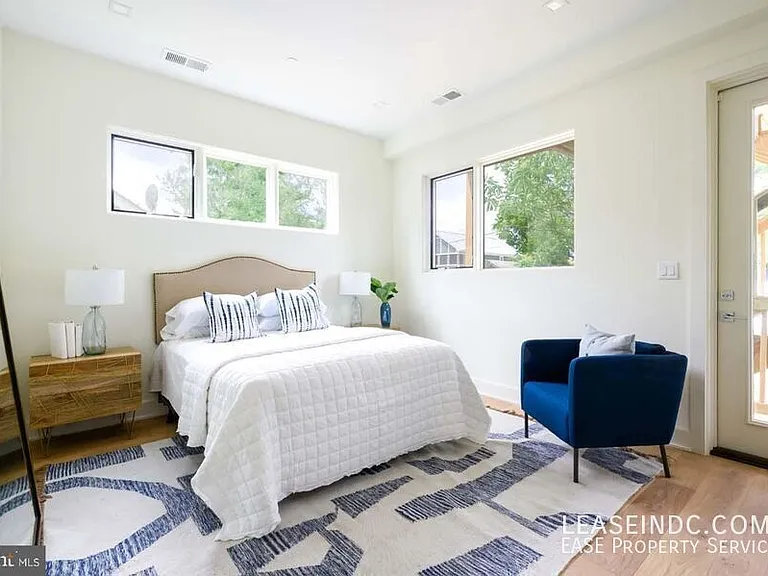 1018 Douglas St NE #5 — Photo 15