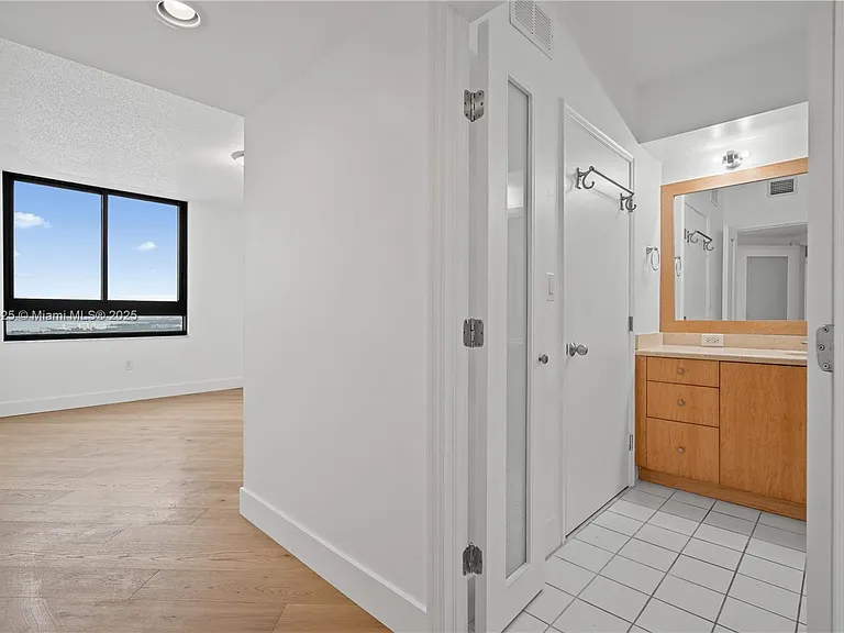 1300 West Ave #2700 — Photo 17