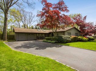 35 Seward Dr, Dix Hills, NY 11746