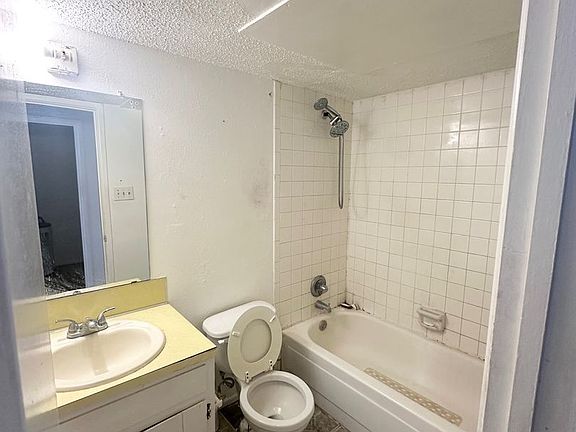 4th image of 3522 Oakwood Dr APT 16