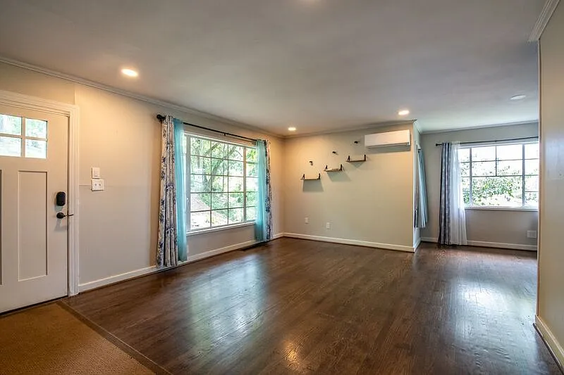 3 bed, 3.0 bath, 1980 sqft, $2,600 — Photo 3