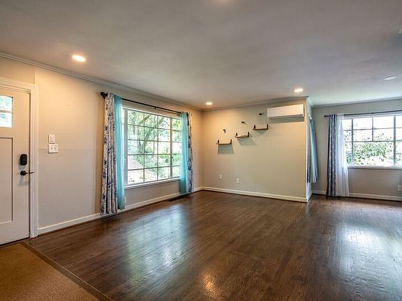 3rd image of 600 22nd Ave S