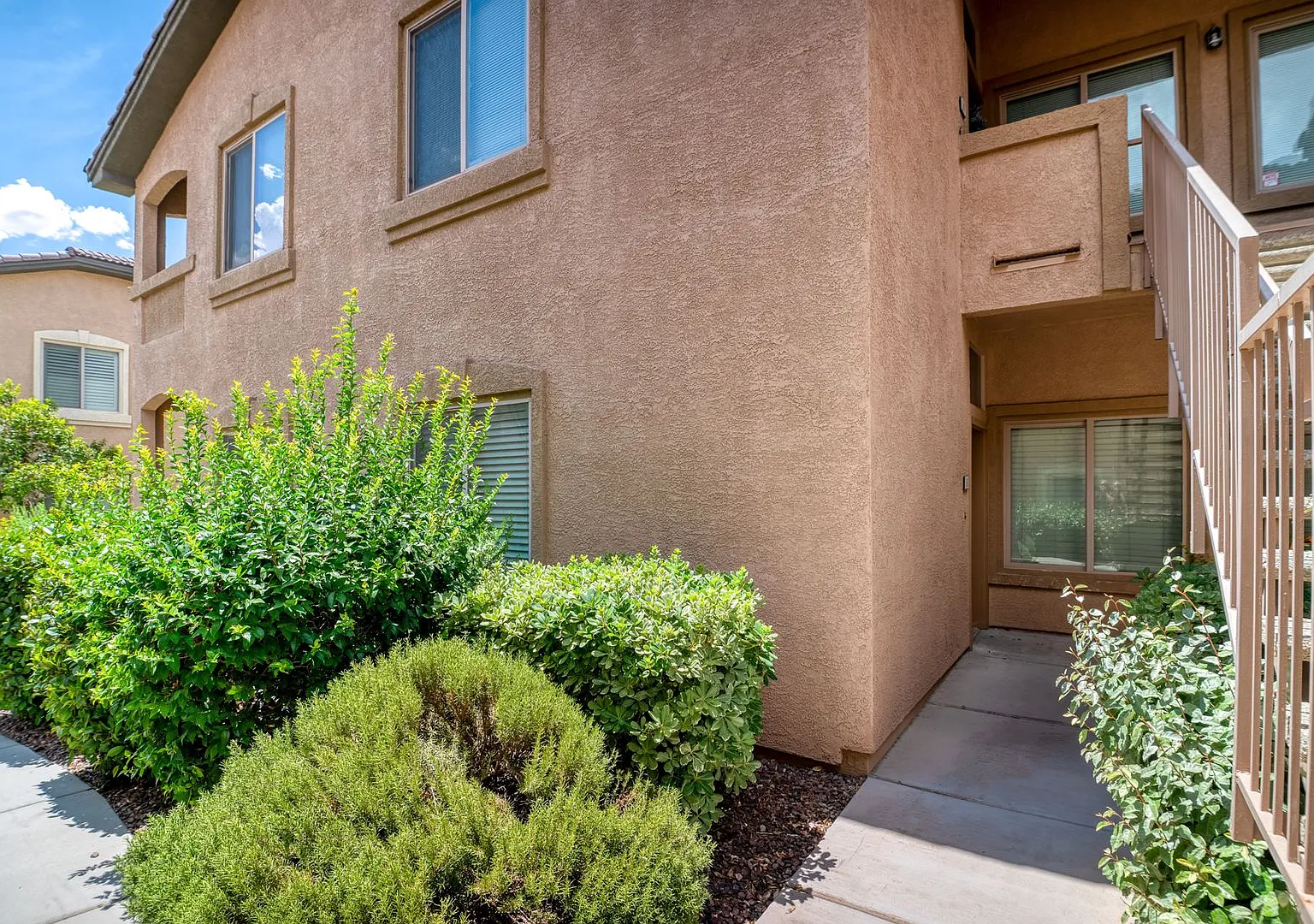 *Move-In Ready* Lower Level 2-Bedroom 2-Bath Condo! — Photo 2