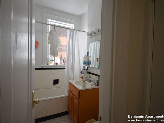 5th image of 1687 Commonwealth Ave #37