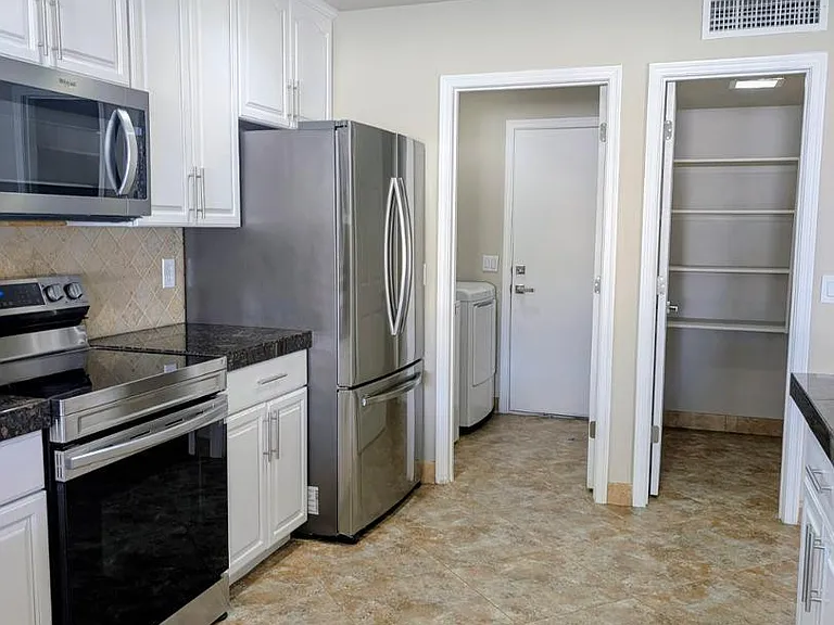1016 W Manhatton Dr — Photo 7