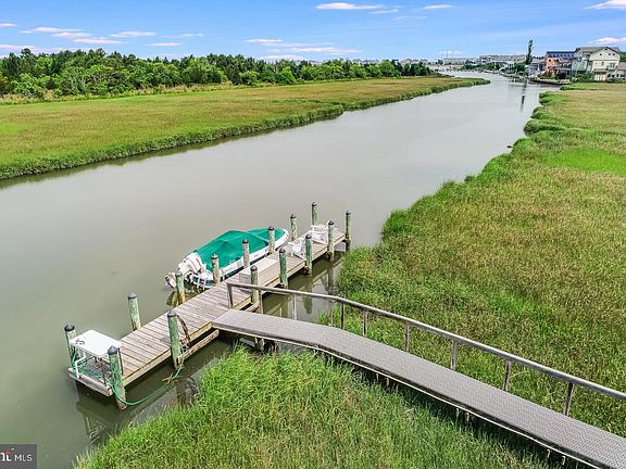3rd image of 305 Le Pointe Dr