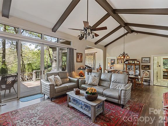 4th image of 21 Laurel Wood Ct