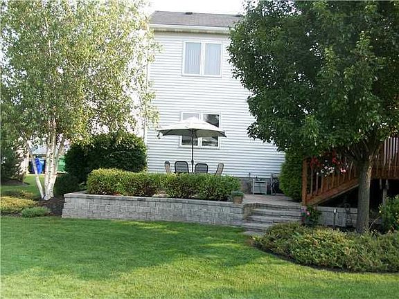 3rd image of 23 Saint Andrews Blvd