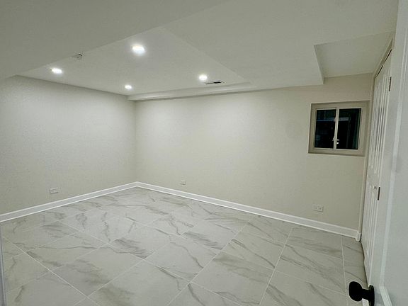 3rd image of 5618 N Spaulding Ave Floor Basement