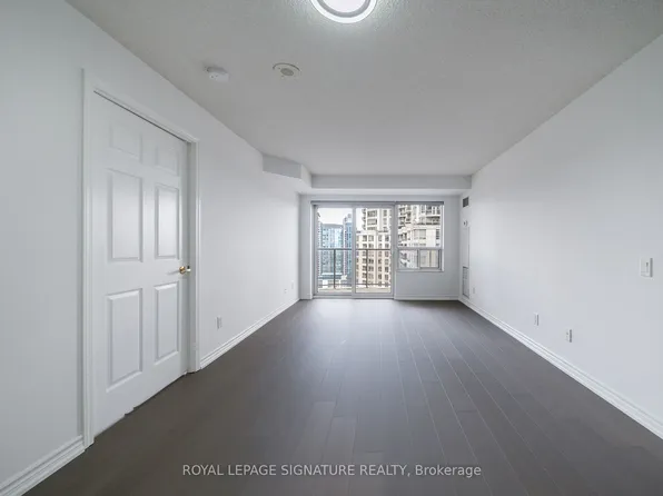 25 Kingsbridge Garden Cir #2321, Mississauga, ON L5R 4B1