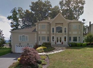 39 Seasons Glen Dr, Morris Plains, NJ 07950