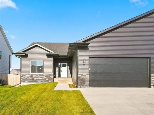 1514 Redwood Dr, Muscatine, IA 52761