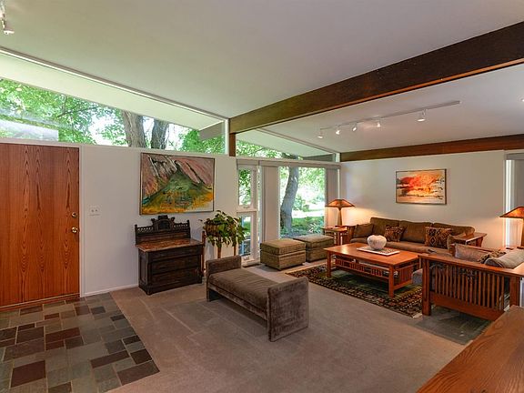 4th image of 4056 Thornoaks Dr