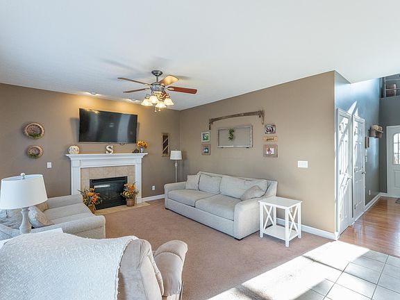 5th image of 22 Wildflower Dr