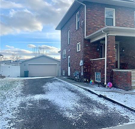 3rd image of 429 1st Ave