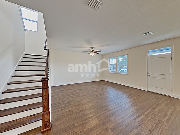4th image of 2445 Park Ave