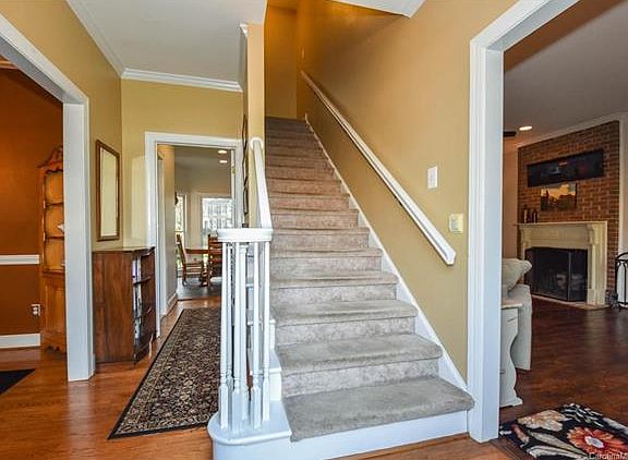 3rd image of 7001 Foxglove Dr