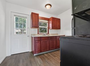 421 SE 11th St #B, Newton, KS 67114