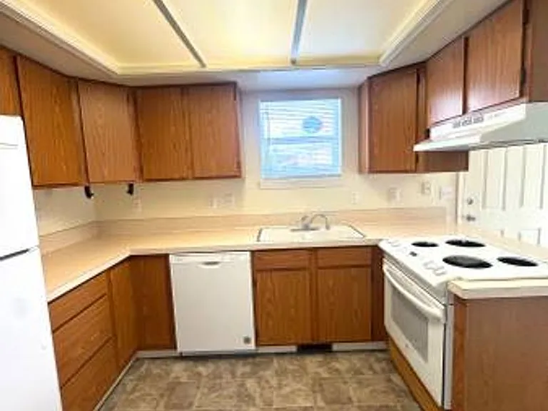 1120 S Fern St — Photo 3