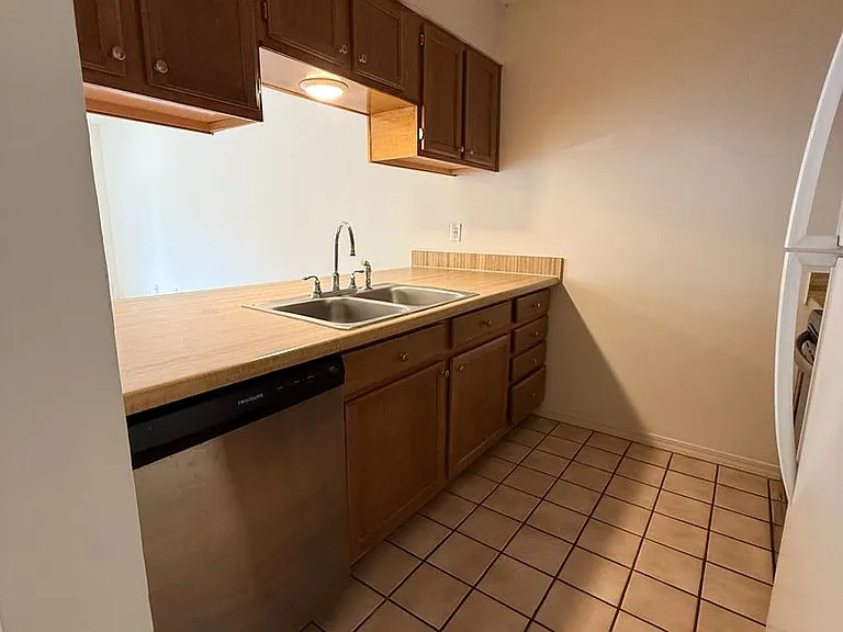 513 Landview St #D — Photo 5