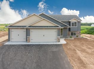 453 Coyote Way, New Richmond, WI 54017