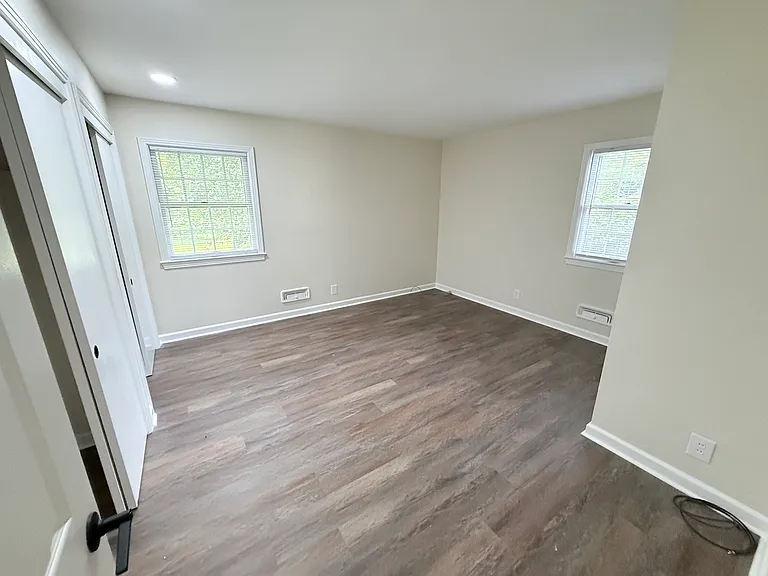8504 Charing Cross Rd — Photo 16