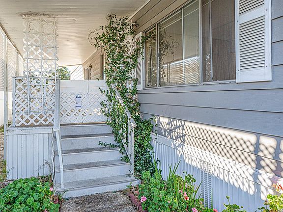 4th image of 10837 Langdon Ave Unit 182
