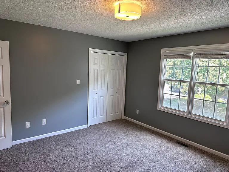 118 Glenstone Ct — Photo 17