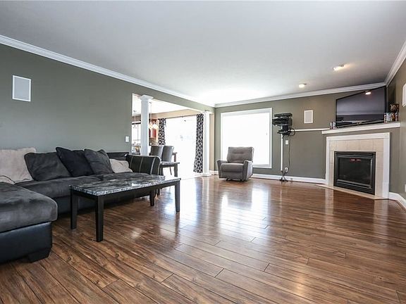 2nd image of 19 Jade Creek Dr