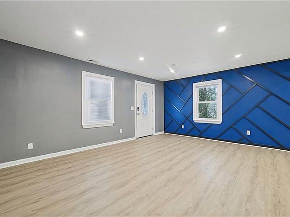 4th image of 8 McDonald Rd