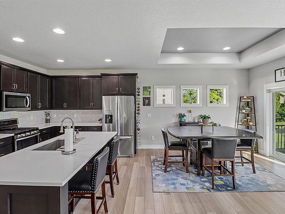 5th image of 1060 Aaron Ct