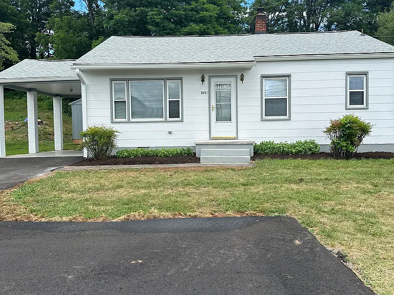 2213 W Main St — Photo 1