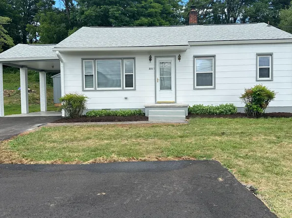 2213 W Main St, Salem, VA 24153