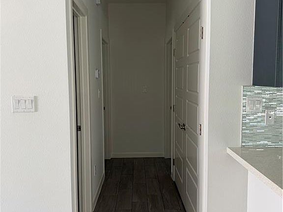 5th image of 904 W Carmel Ave #1