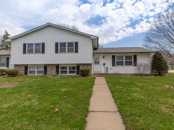 3627 Loralin Dr, Waterloo, IA 50701