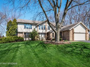 250 Tall Trees Dr, Barrington, IL 60010