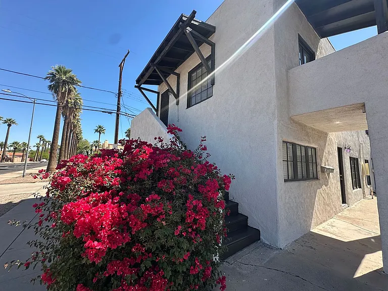 342 W Culver St — Photo 1