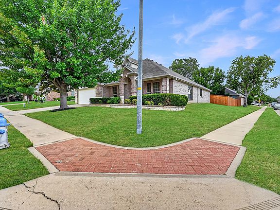 3rd image of 14 Lucas Ln