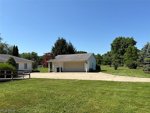 3rd image of 2140 Claus Rd