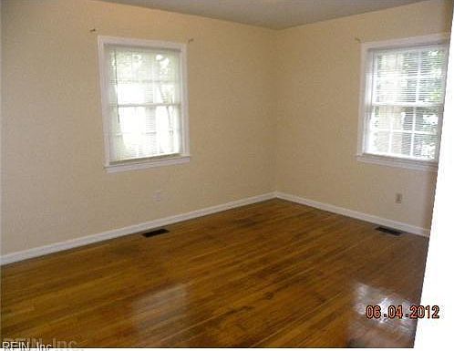 5th image of 100 Earl St