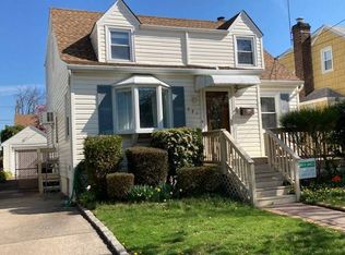 541 6th Ave, New Hyde Park, NY 11040