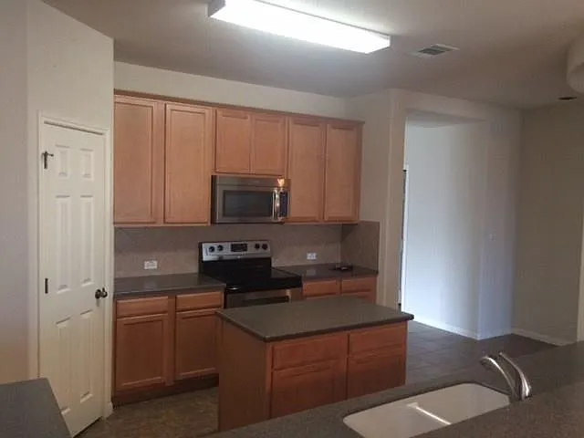 177 Devonshire Dr — Photo 6